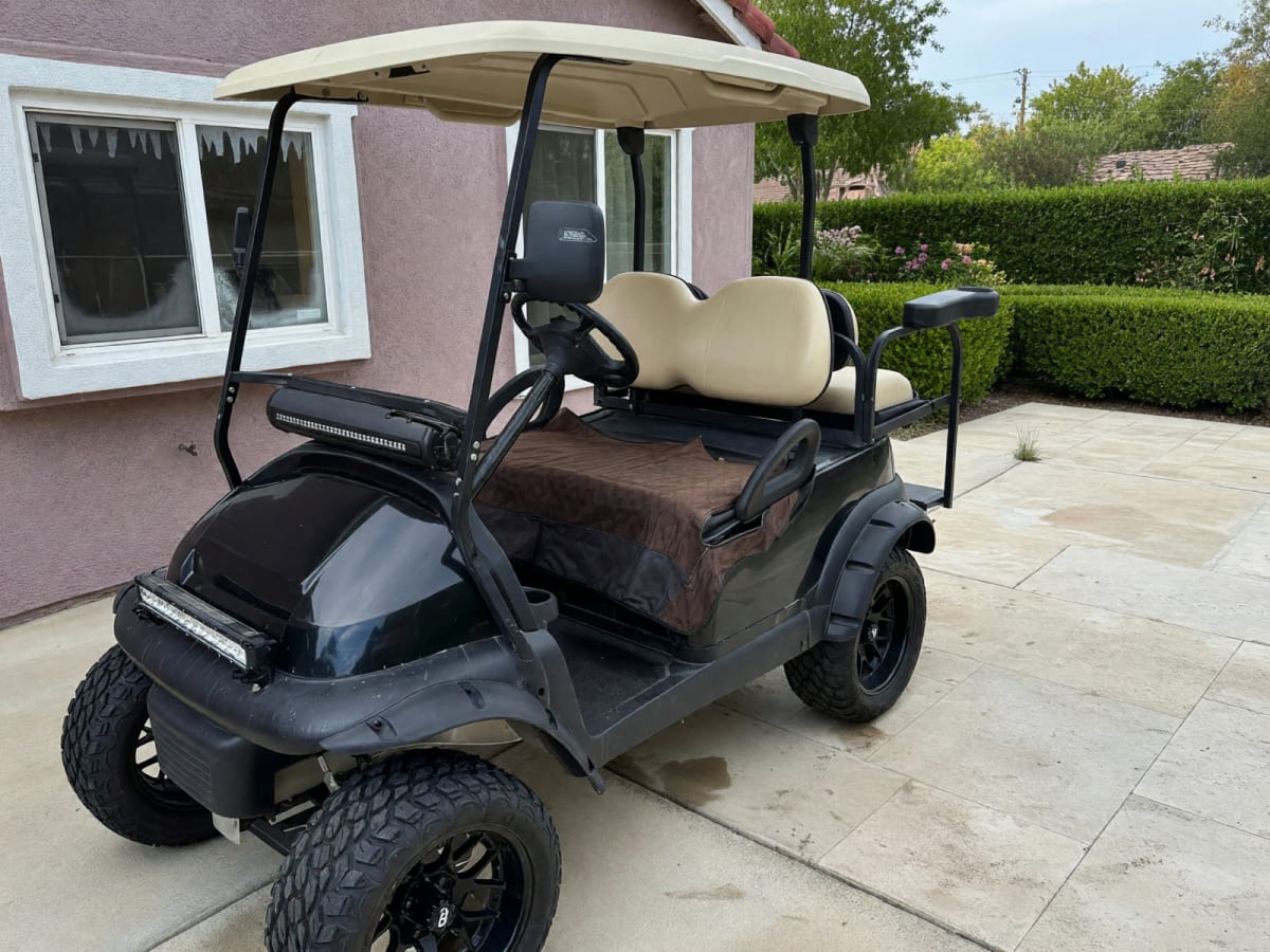 2011 Club Golf Cart in Like New Condition – Bloomington, CA