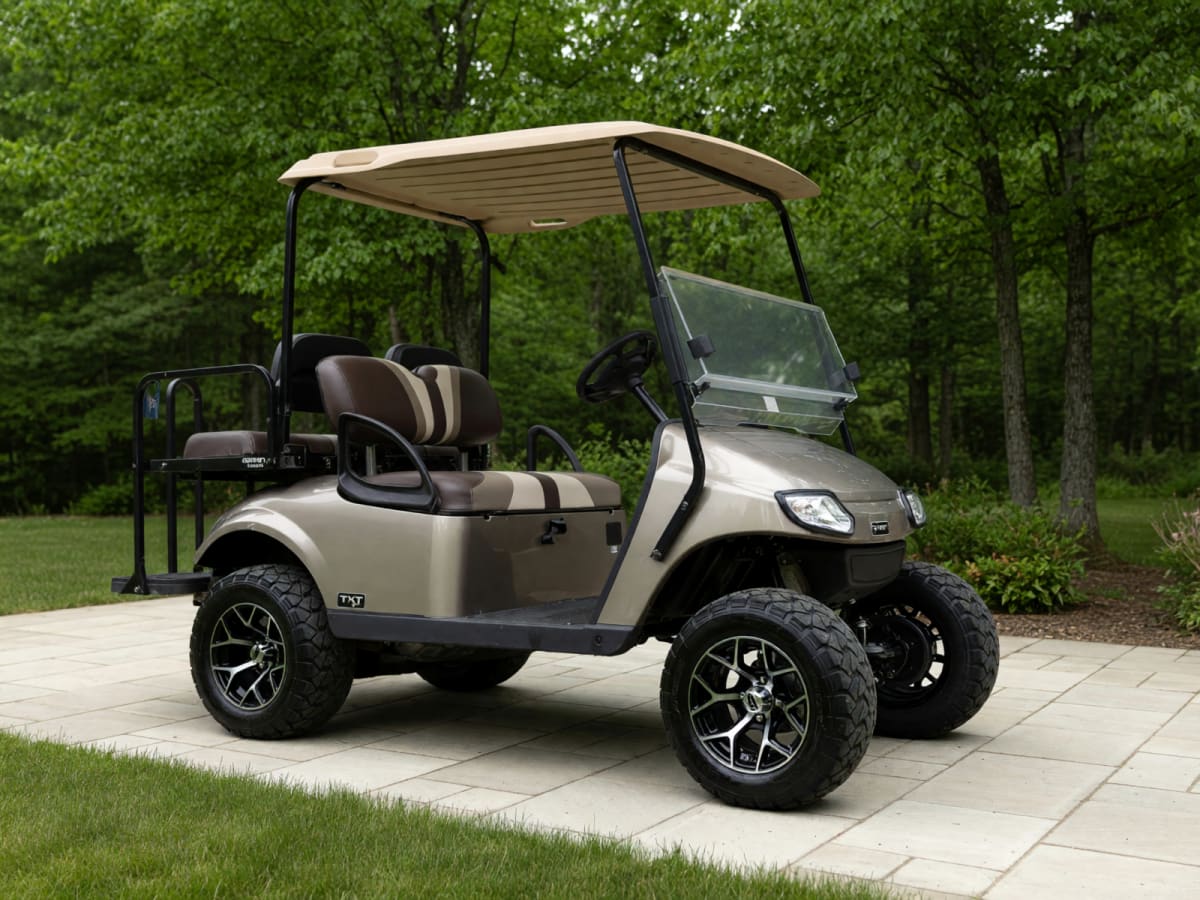 2020 EZ GO TXT Golf Cart in Like New Condition – Pittsville, WI