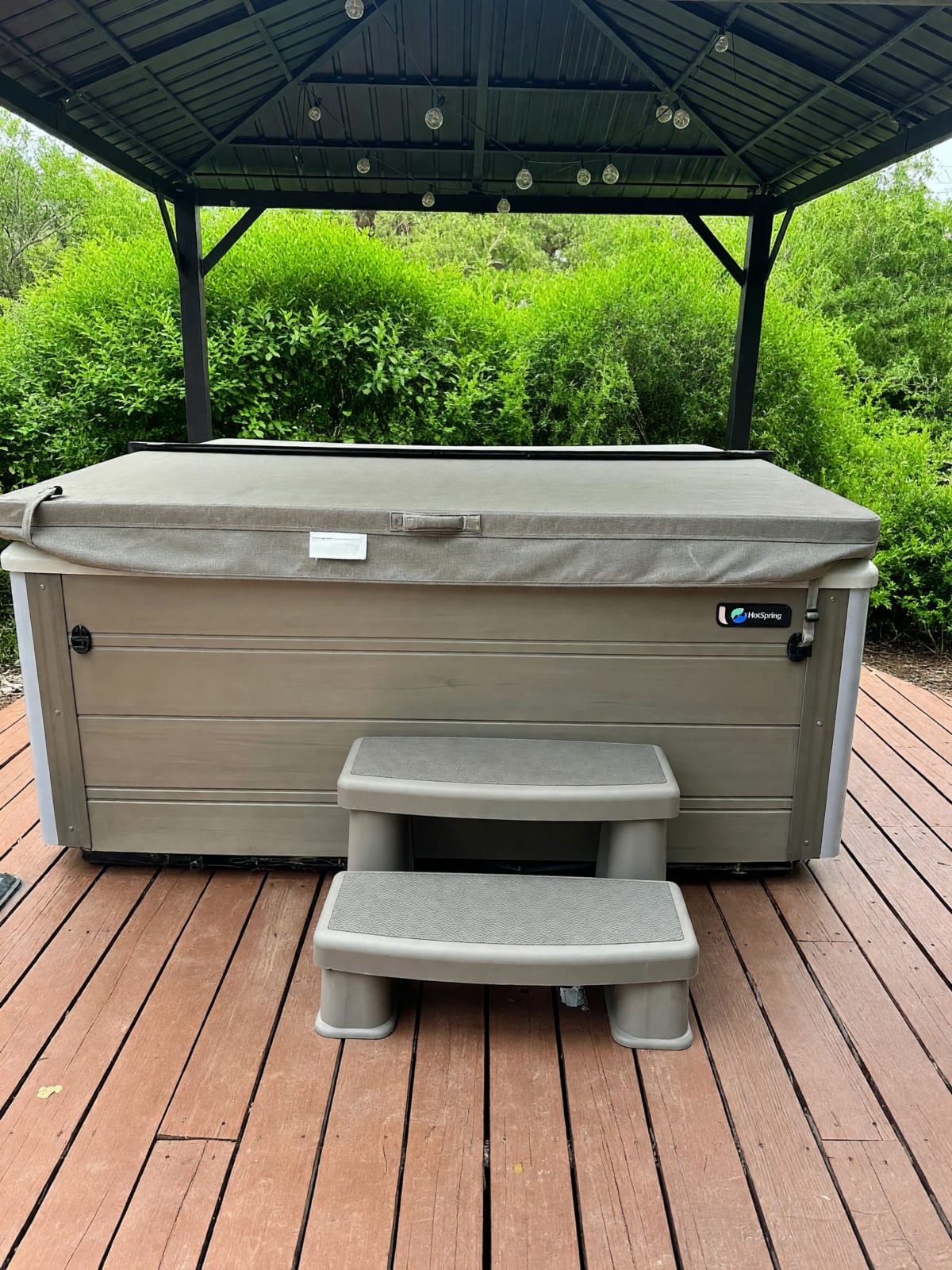 Hot Springs Jacuzzi in Like New Condition – Fallbrook, CA