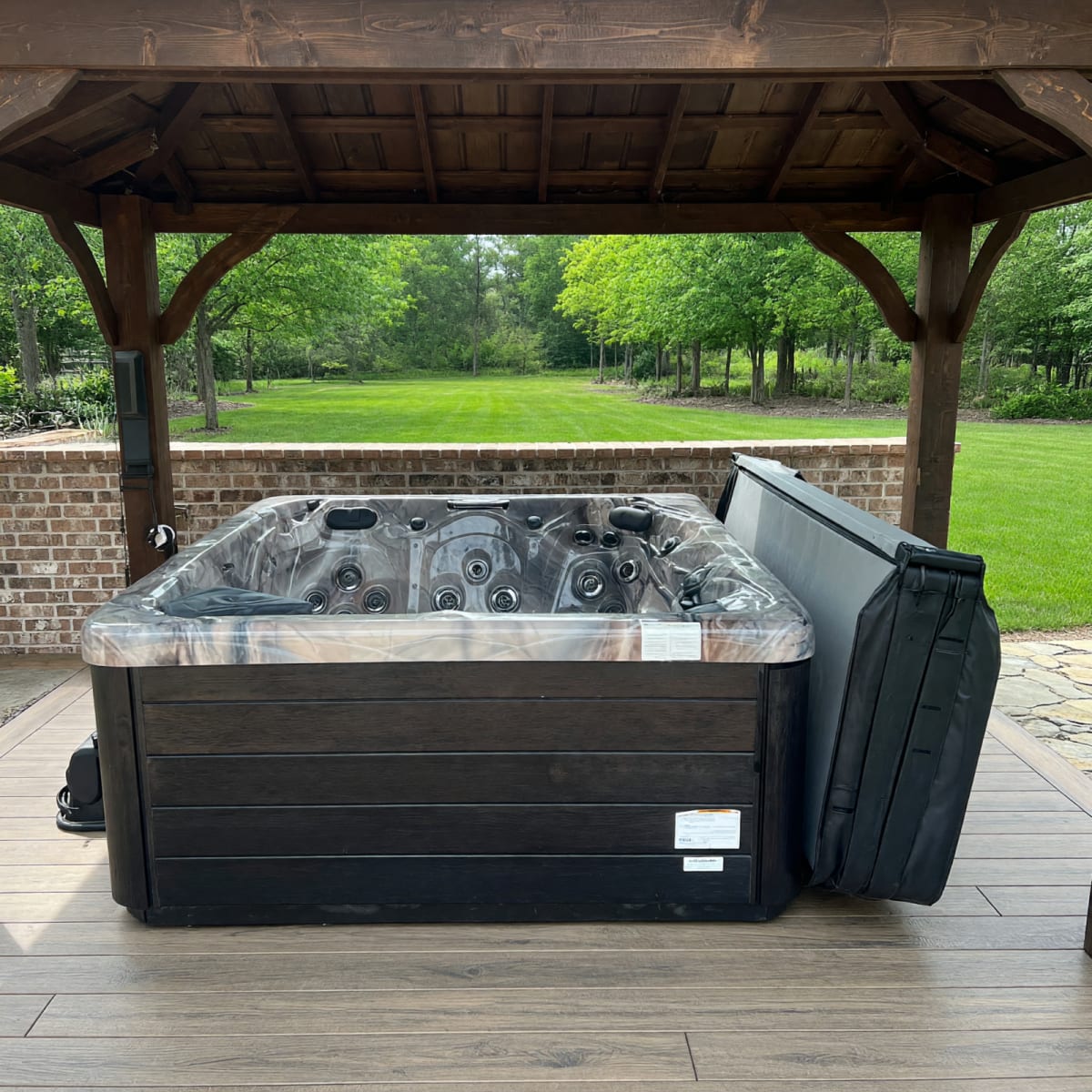 Master Spas Hot Tub in Like New Condition