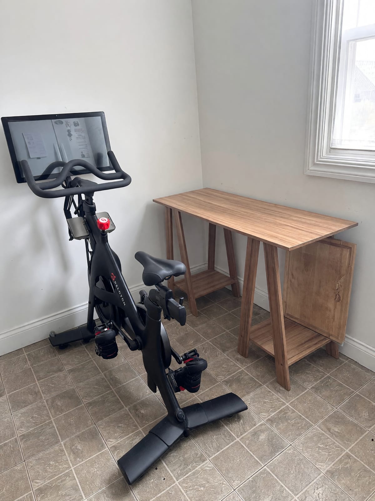 2024 Peloton Bike – Like New Condition, Digital Display – Clifton, NJ
