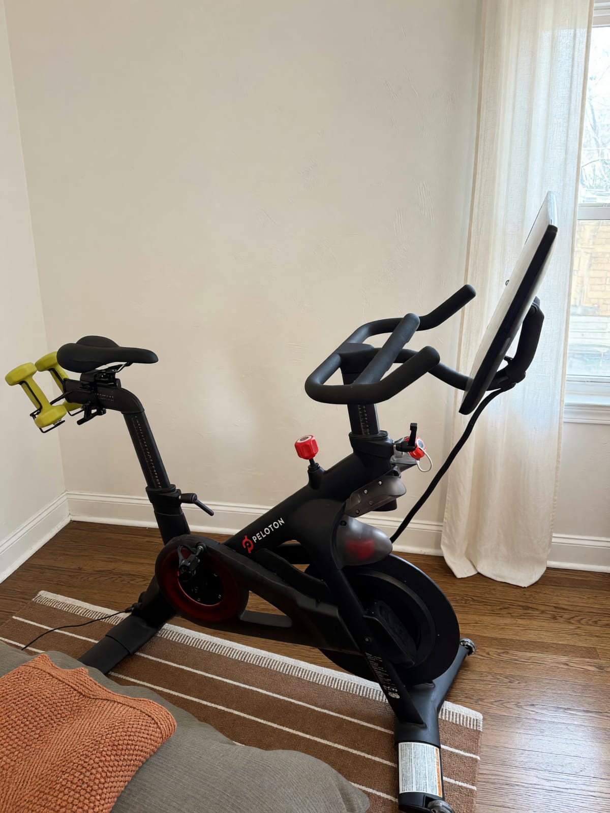 2025 Peloton Bike 3rd Gen – Like New, Includes Shoes and Weights – Chicago, IL