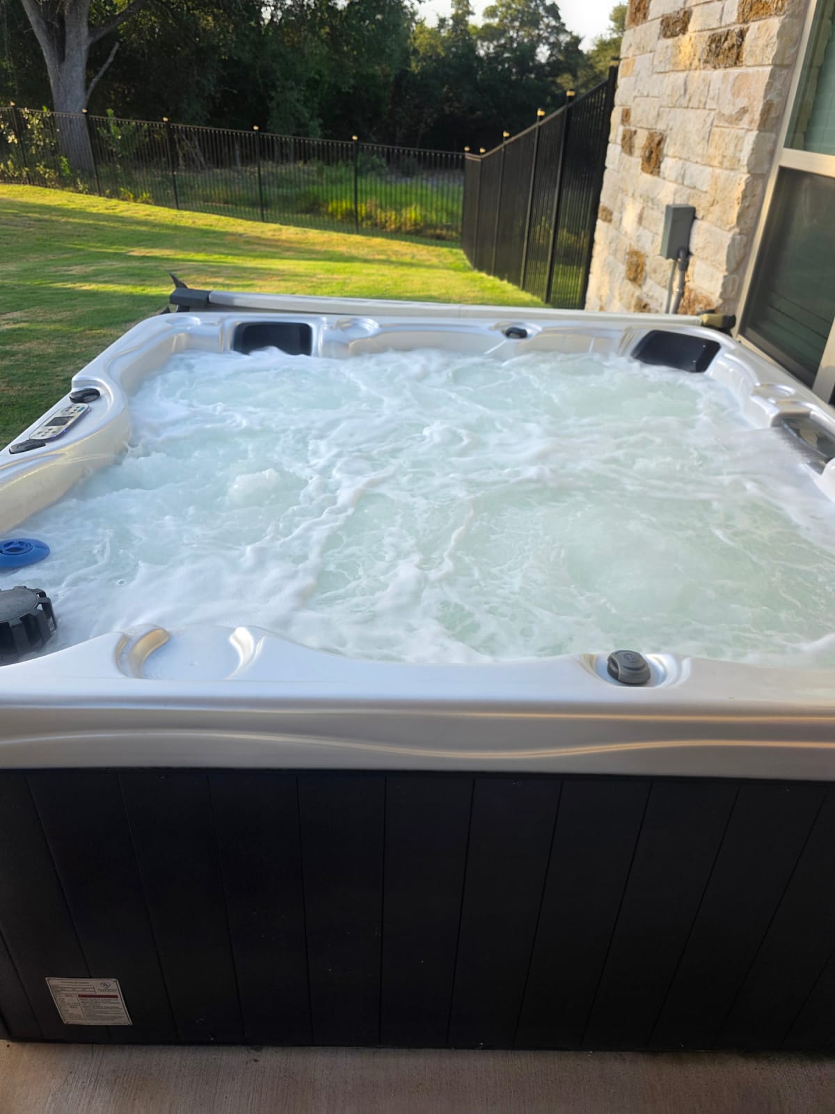 2023 Cal Spa M-523-PPZ59L – Like New, 6 Person 59 Jet Hot Tub – Belton, TX