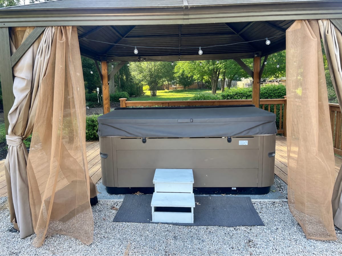 Hot Tub/spa in Like New Condition – Bristol, RI