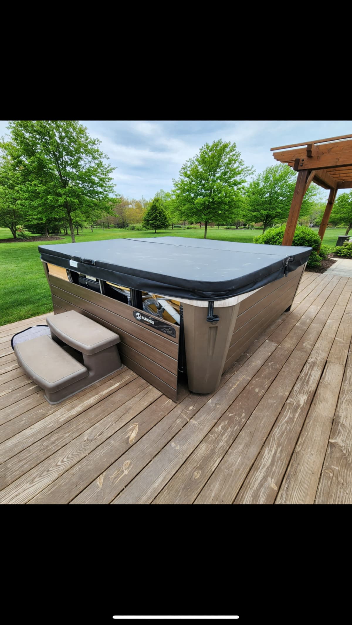 Hot Spring Spas 2015 Envoy NXT Hot Tub in Like New Condition – Sunbury, PA