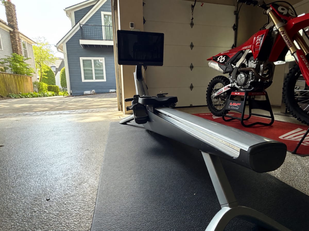 2022 Hydrow Pro Origin Rowing Machine – Very Good Condition, Includes Mat – Birmingham, MI