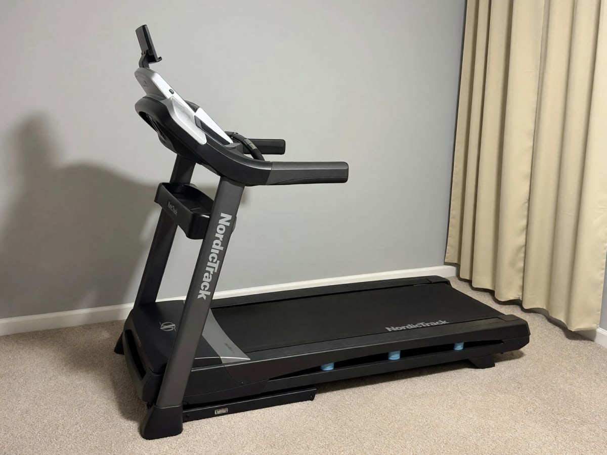 NordicTrack Commercial 1750 Treadmill in Like New Condition – La Fayette, GA