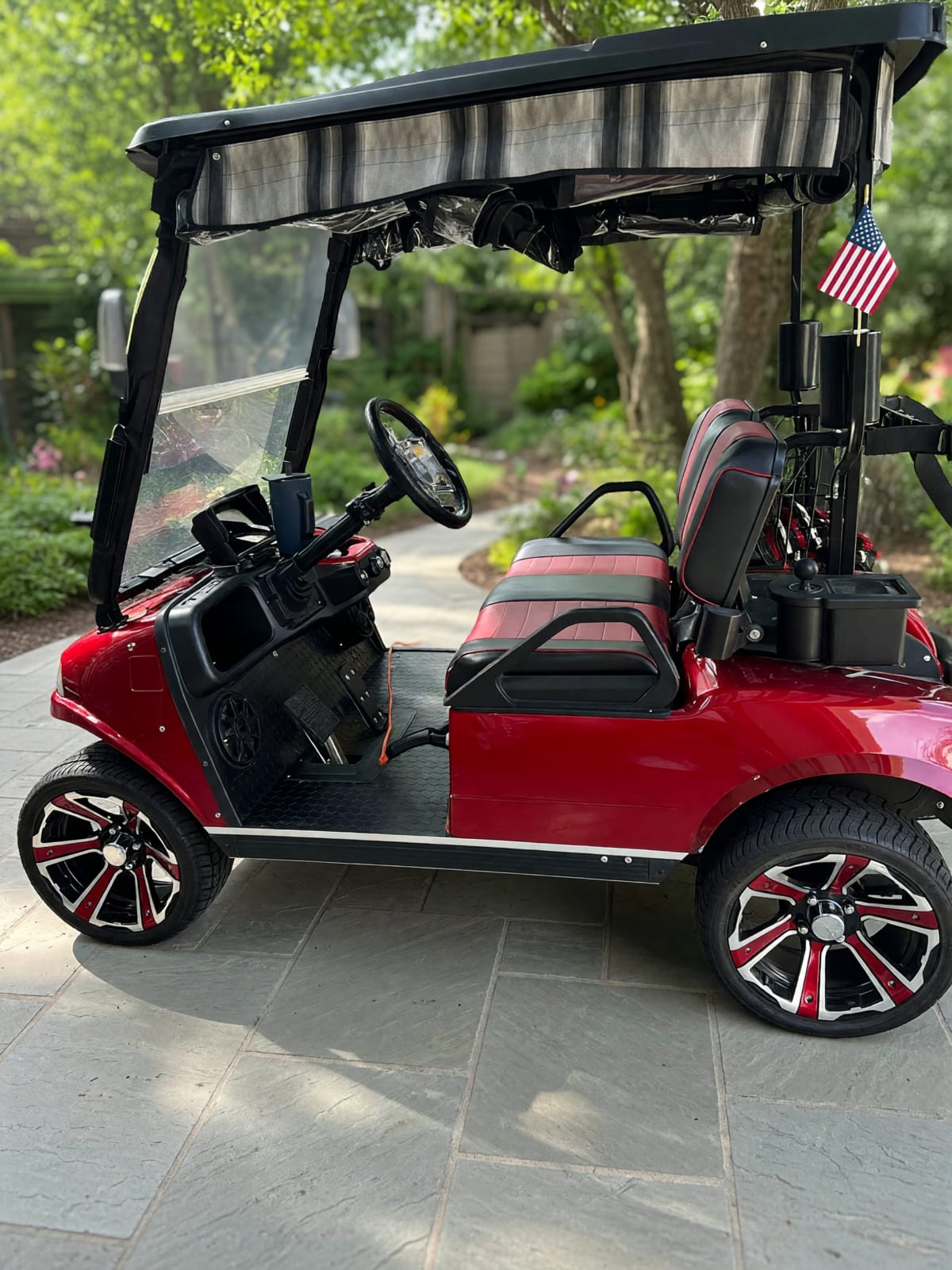 Evolution 2023 2 Seater Lithium Golf Cart in Like New Condition – The Villages, FL