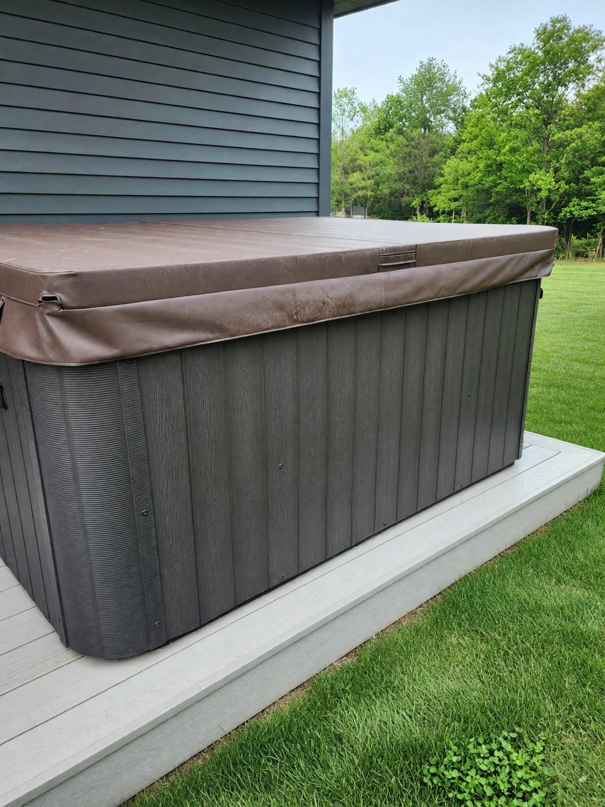 2022 Cal Spa EC-867B Hot Tub – Like New, 7 Seats 67 Jets – Wyoming, MN