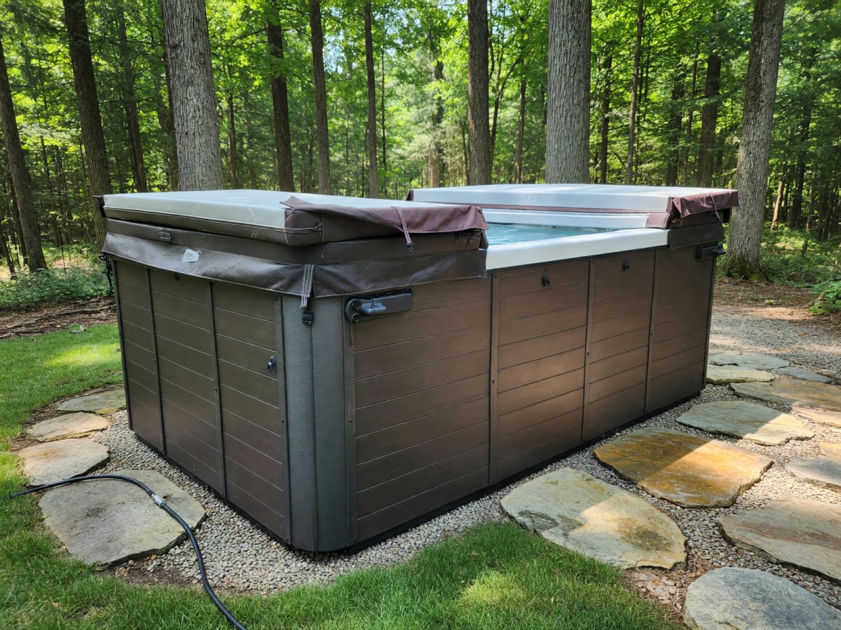 CALS SPA SWIM-PRO F-1325. in Like New Condition – Tujunga, CA