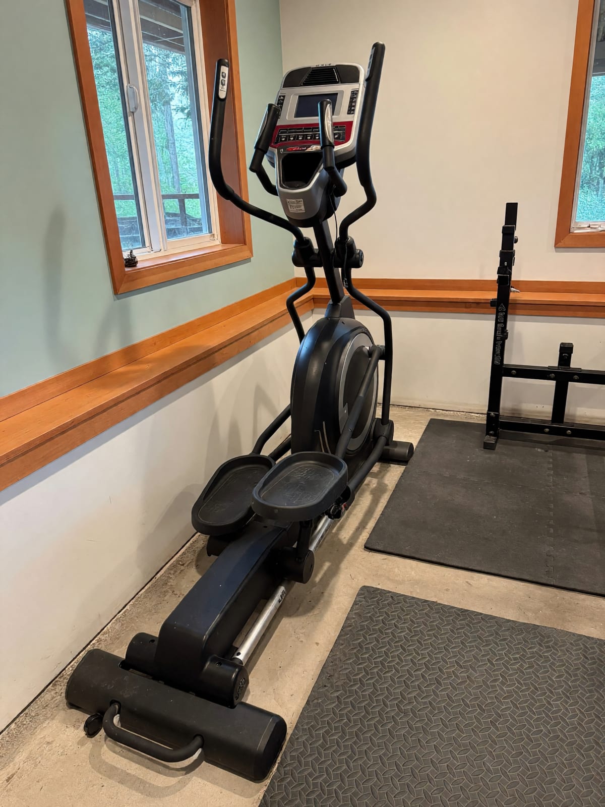 2014 Sole E25 Elliptical – Excellent Condition, 20″ Stride – Bellingham, WA