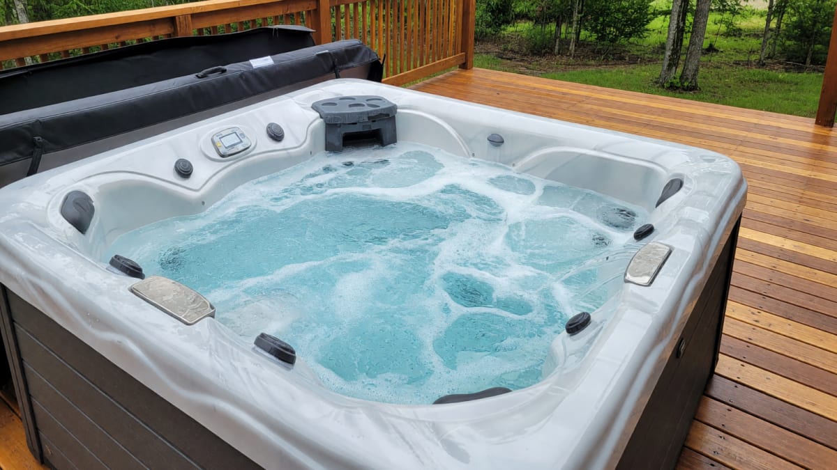 Master Spas Twilight Series Hot Tub MS90U in Good Condition – Navarre, FL
