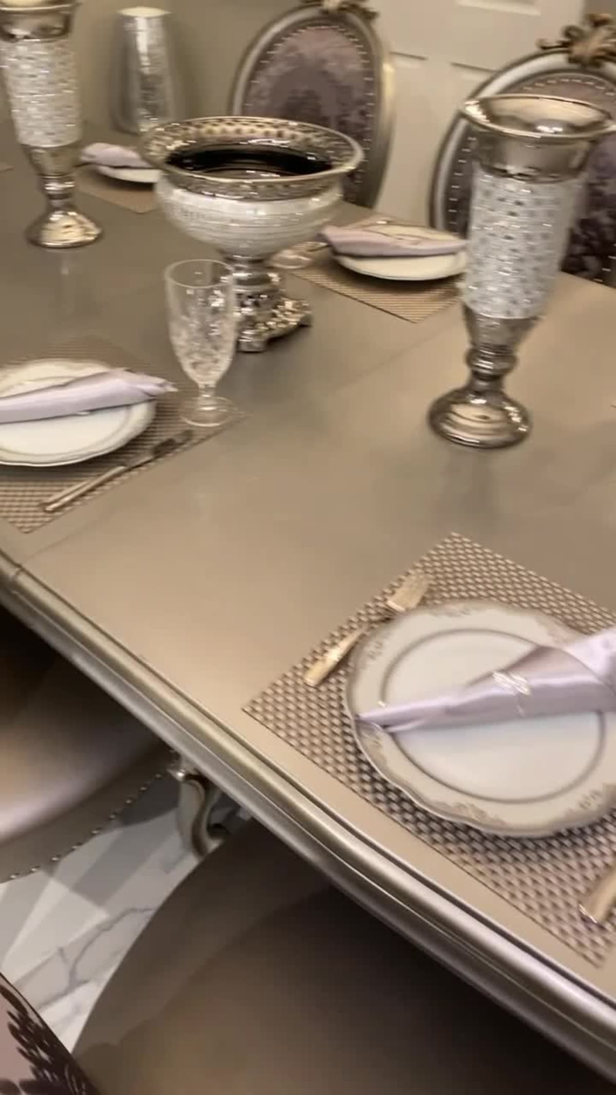 Acme Versailles Platinum Dining Table – Good Condition, Extendable – Los Angeles, CA