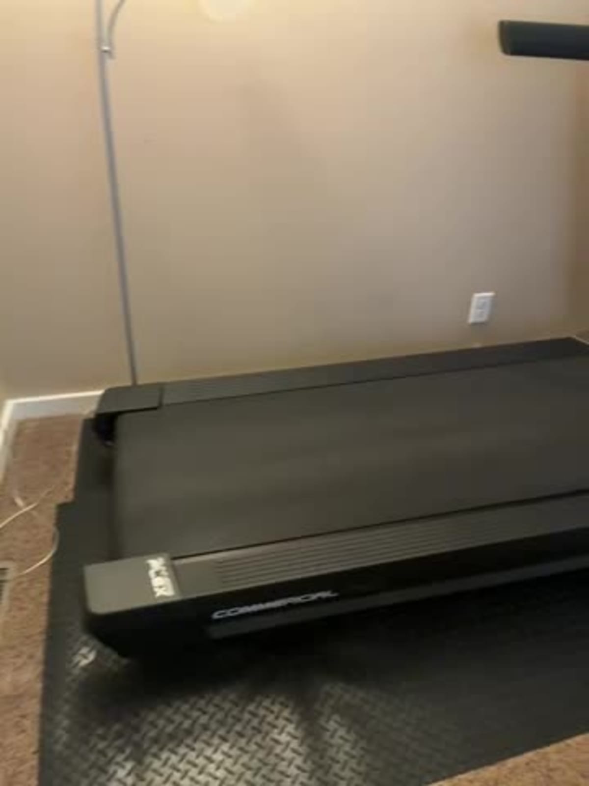 NordicTrack Commercial 1750 Treadmill – Good Condition, Foldable – Algonquin, IL