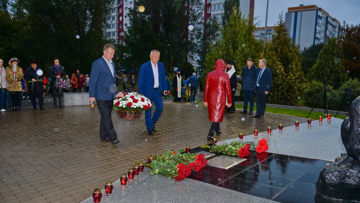 Теракт 23. Памятники Волгодонска. Волгодонск теракт мемориал мемориал. Волгодонск теракт 16.09.1999.