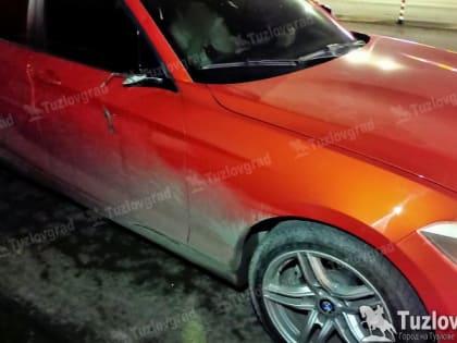 В Новочеркасске BMW проехал на красный и сбил девушку, переходившую дорогу, видео