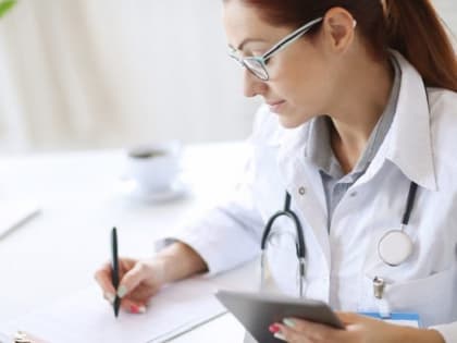 Какие выплаты дополнительно получат медики в 2023 году