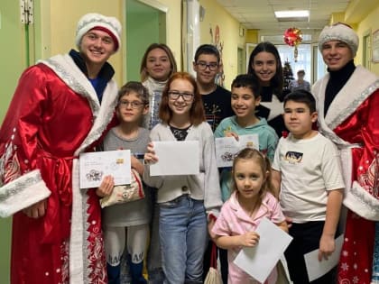 В Ростовской областной детской клинической больнице высадился «Новогодний десант»