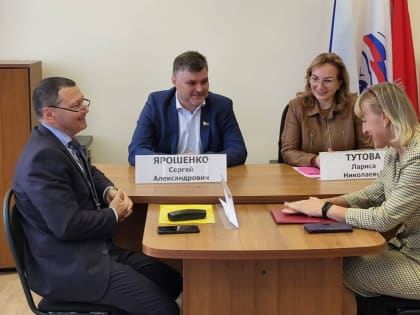 Прием граждан в Кагальницком районе: депутаты помогают решить культурные вопросы
