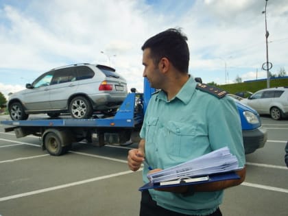 Под Ростовом пьяный водитель с пистолетом угнал эвакуатор, который увез его машину на штрафстоянку