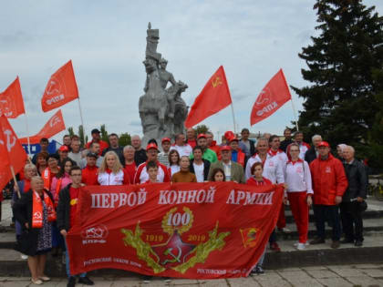 «Помним мы былые годы, наши прежние походы»: Автопробег ростовских коммунистов и комсомольцев