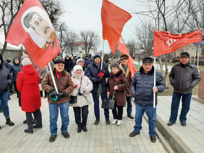 Коммунисты Зимовниковского района отметили 81-ю годовщину освобождения посёлка и района от немецко-фашистских захватчиков