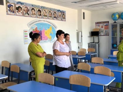 Депутат Госдумы Лариса Тутова проверила готовность к новому учебному году школы в Песчанокопском районе
