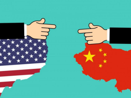 Экономист Чирков: России выгодна торговая война между США и Китаем