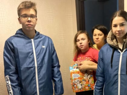 Депутат Валерий Дорофеев исполнил мечту «особенного» ребенка о синтезаторе в Ростове
