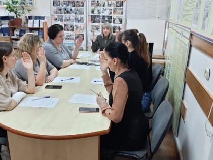 ЗАСЕДАНИЕ ТЕРРИТОРИАЛЬНОЙ ИЗБИРАТЕЛЬНОЙ КОМИССИИ МОРОЗОВСКОГО РАЙОНА