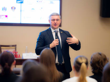 ИГОРЬ БУРАКОВ ВСТРЕТИЛСЯ С УЧАСТНИКАМИ ПРОСВЕТИТЕЛЬСКОГО ПРОЕКТА «ОСОБЫЙ ДИАЛОГ»