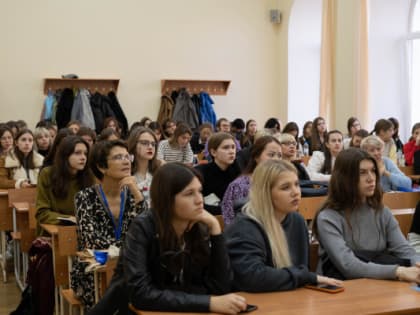 «Общая планка была чрезвычайно высокой»: эксперты поделились впечатлением о первом дне работы конференции ЮФУ «Русская и зарубежная филология в диалоге культур»