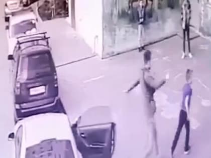 В Ростове неадекватный автовладелец прыснул в лицо школьнику из перцового баллончика