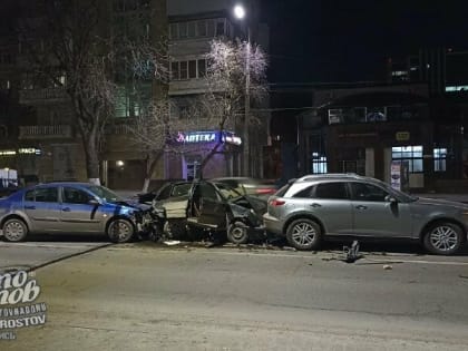 Тройное ДТП случилось в центре Ростова вечером 9 февраля
