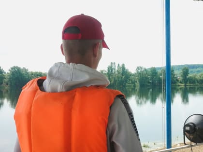 В Ростовской области спасли школьников, упавших за борт парусника в воду