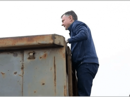 Врио губернатора Ростовской области проинспектировал прибывший из Анапы вагон с мазутом