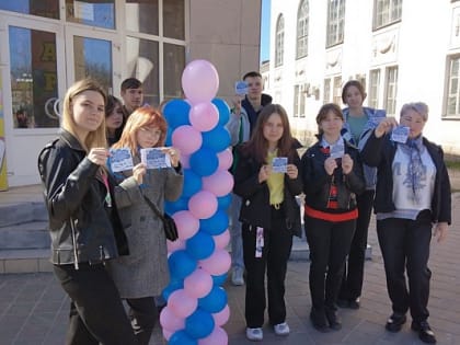 Волонтеры образовательных организаций г.Шахты провели акцию «Зажги синим»