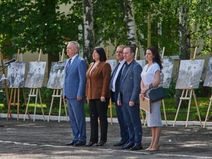 Депутат Ирина Жукова поздравила с окончанием учебного года выпускников казачьего кадетского корпуса в Шахтах
