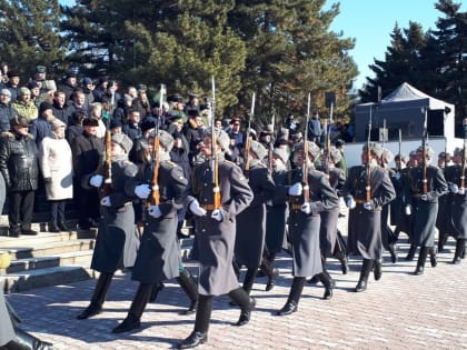 НА ДОНУ ПОЧТИЛИ ПАМЯТЬ ЗАЩИТНИКОВ ОТЕЧЕСТВА