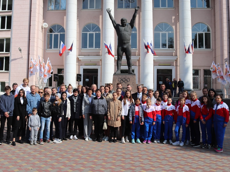 Погода в городе шахты ростовской. Шахты Ростовская область. Шахты город Ростовская. Олимпийские чемпионы города Шахты. Шахты город чемпионов.