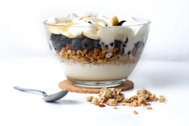 a yogurt with granola