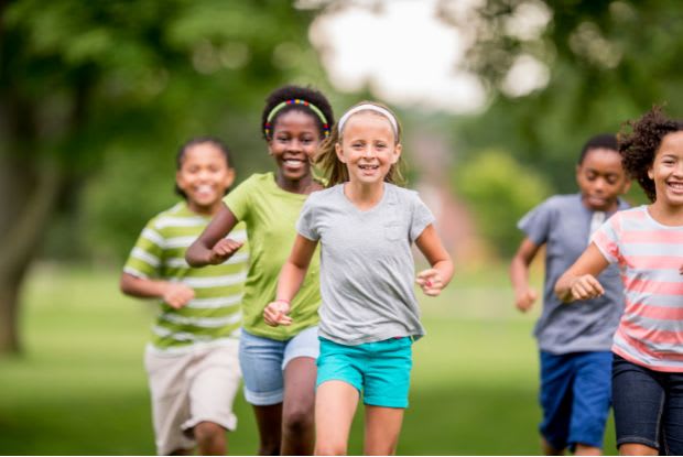 a group of kids running