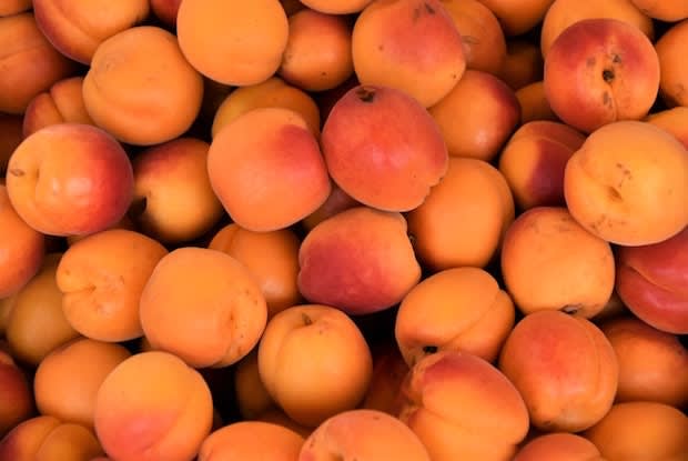 a bunch of apricots in a pile