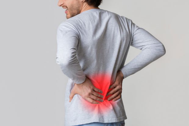 a man experiencing kidney pain