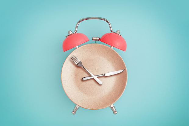 a plate and cutlery making the shape of an alarm clock