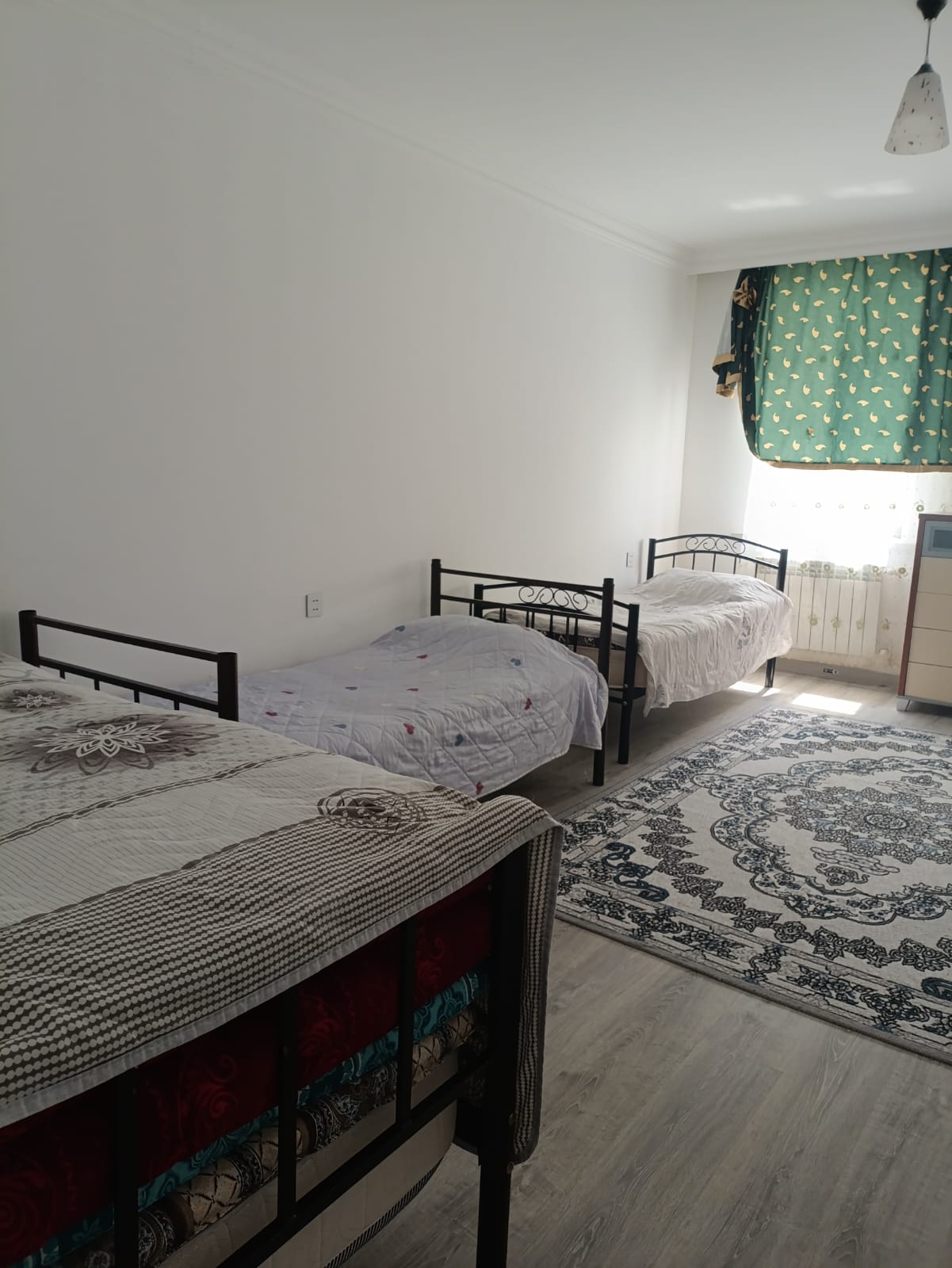 Laçın şəhərində kirayə ev 🏠🇦🇿 📍 Laçın şəhərinin mərkəzində 3 otaqlı, tam şəraitli kirayə ev verilir. ✅ 3 otaq ✅ Samovar ✅ Manqal ✅ Paltaryuyan ✅ Soyuducu ✅ Bütün lazımi məişət şəraiti ✅ Mərkəzdə y - Şəkil 7