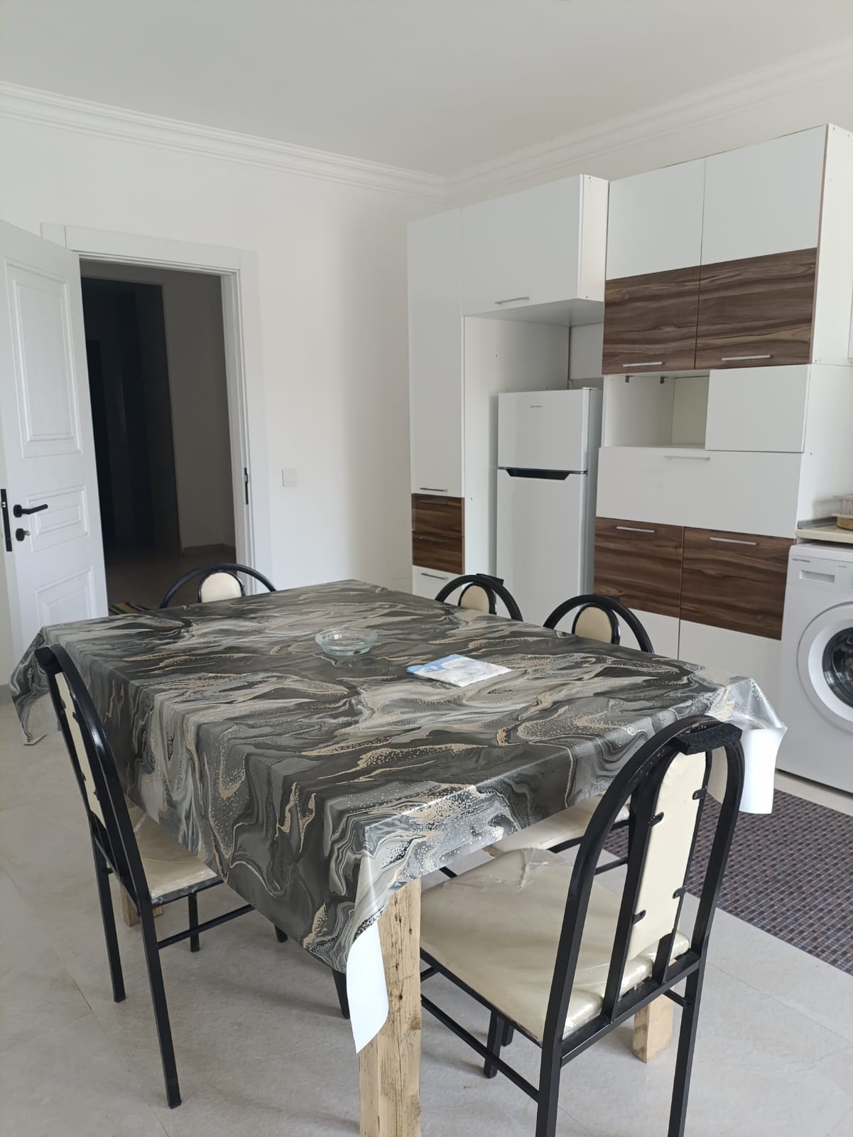 Laçın şəhərində kirayə ev 🏠🇦🇿 📍 Laçın şəhərinin mərkəzində 3 otaqlı, tam şəraitli kirayə ev verilir. ✅ 3 otaq ✅ Samovar ✅ Manqal ✅ Paltaryuyan ✅ Soyuducu ✅ Bütün lazımi məişət şəraiti ✅ Mərkəzdə y