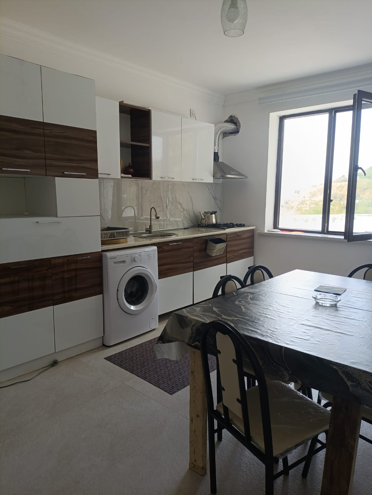 Laçın şəhərində kirayə ev 🏠🇦🇿 📍 Laçın şəhərinin mərkəzində 3 otaqlı, tam şəraitli kirayə ev verilir. ✅ 3 otaq ✅ Samovar ✅ Manqal ✅ Paltaryuyan ✅ Soyuducu ✅ Bütün lazımi məişət şəraiti ✅ Mərkəzdə y - Şəkil 2