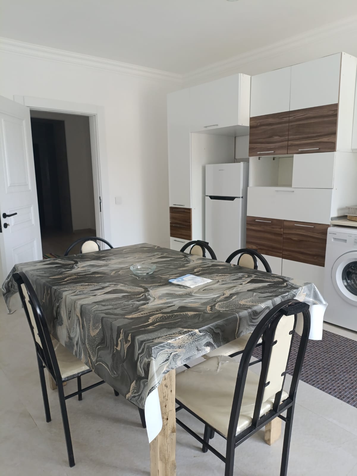 Laçın şəhərində kirayə ev 🏠🇦🇿 📍 Laçın şəhərinin mərkəzində 3 otaqlı, tam şəraitli kirayə ev verilir. ✅ 3 otaq ✅ Samovar ✅ Manqal ✅ Paltaryuyan ✅ Soyuducu ✅ Bütün lazımi məişət şəraiti ✅ Mərkəzdə y - Şəkil 3