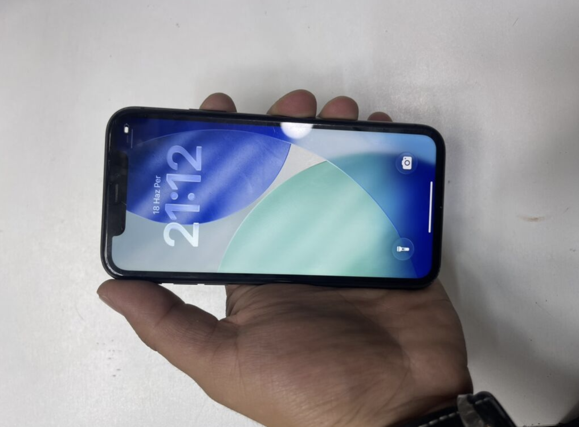 IPhone 11, Qara - Şəkil 3